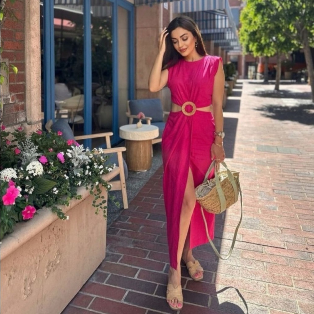 VIRAL NEW ZARA BLEND CUT OUT BUCKLED DRESS
🚨FIRM PRICE NO DISCOUNT ON THIS DRESS